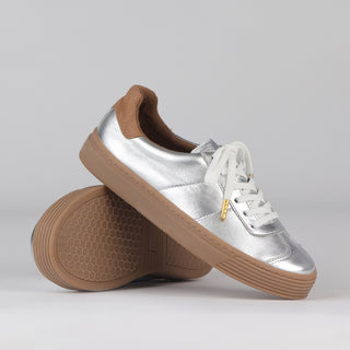 Retro Lace-up Sneaker