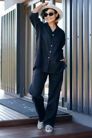 DE TIAMO Breeze Linen Pants in black — styled as matching set with Breeze Shirt, complete linen outfit