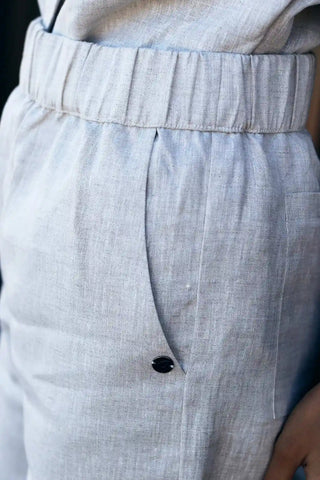 DE TIAMO Breeze Linen Pants in natural — detail of in-seam pocket and premium linen fabric quality