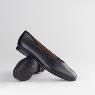 Froggie Women's Flat Back Pump in black leather — pair shown together, low-back flat silhouette